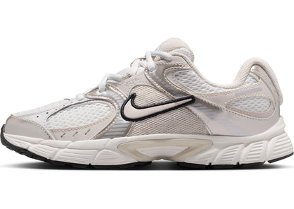 Nike Unisex-Child V5 RNR (Big Kid)